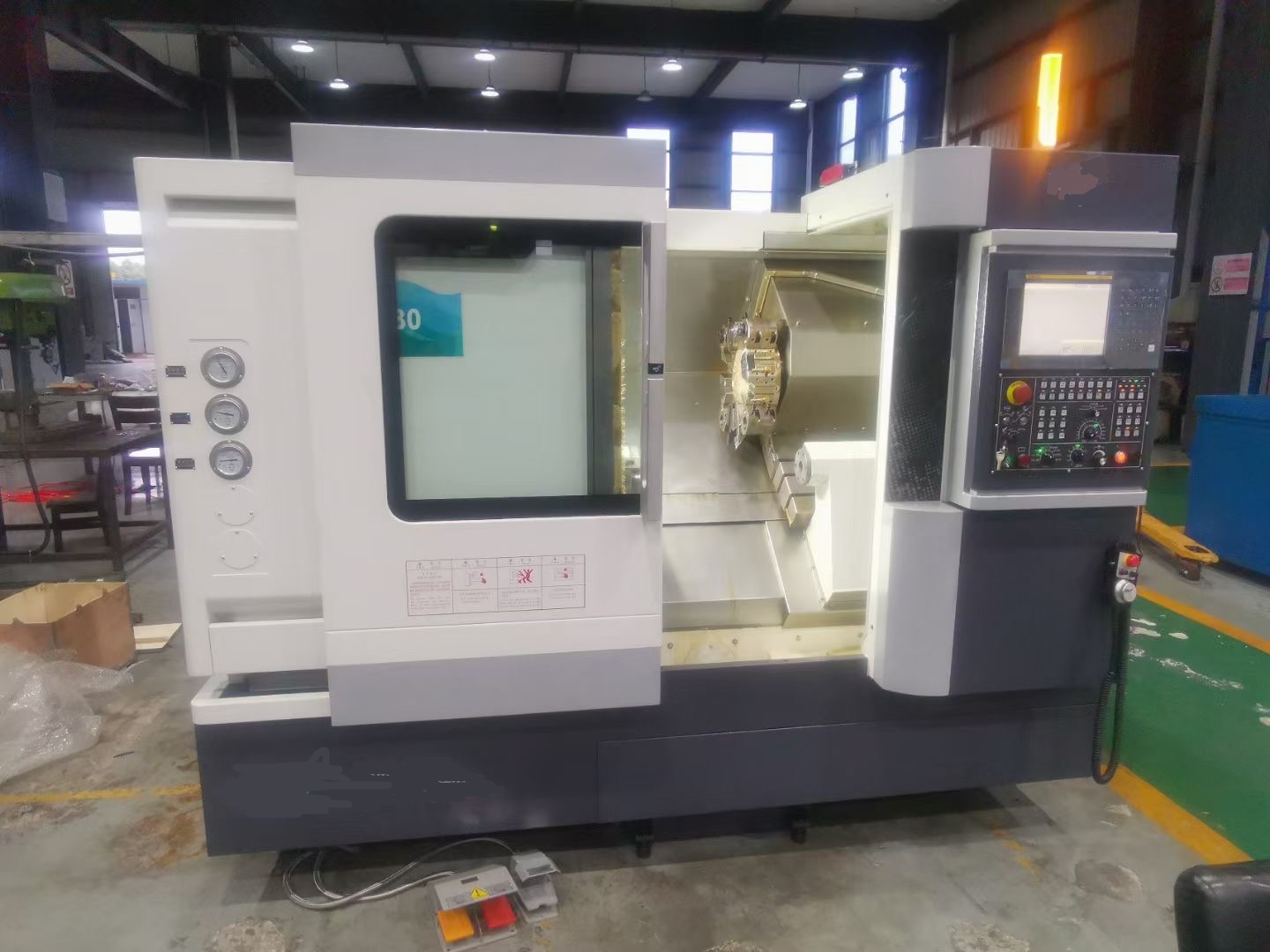 آلة مخرطة CNC ذات السرير المائل DT-30