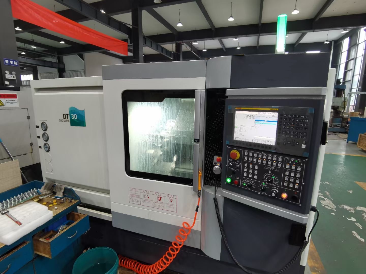 آلة مخرطة CNC ذات السرير المائل DT-30